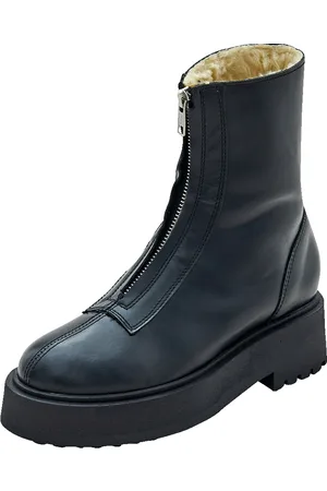 EDITED the label Stivaletto 