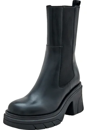 EDITED the label Stivaletto 