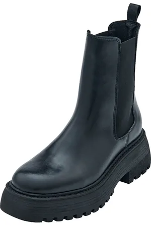 EDITED the label Stivaletto 