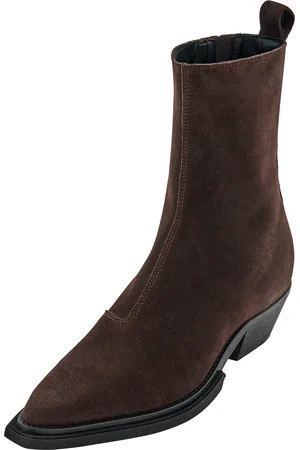 EDITED the label Stivaletto 