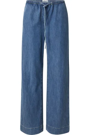 EDITED the label Jeans 