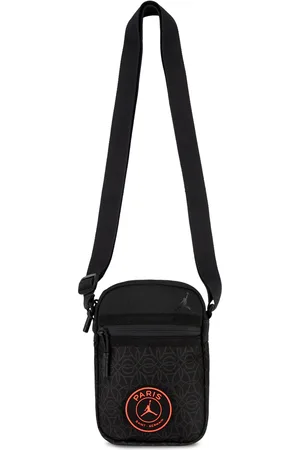 Jordan Borsa a tracolla 