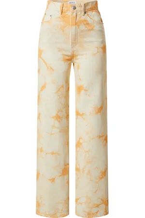 EDITED the label Jeans 