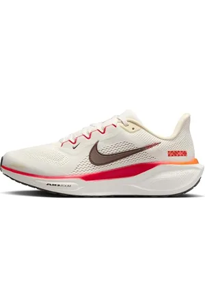 Nike Air Zoom Pegasus 41, Sneaker Uomo, Sail/Ironstone-Sail-Picante Red, EU