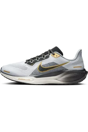 Nike Pegasus 41 Prm, Sneaker Uomo, White/Black-Metallic Gold-Lt Smoke Grey, 42.5 EU