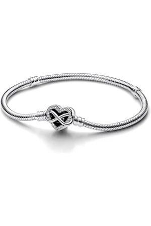 PANDORA Bracciale Moments in maglia snake in Sterling con chiusura a forma di cuore con simbolo dell