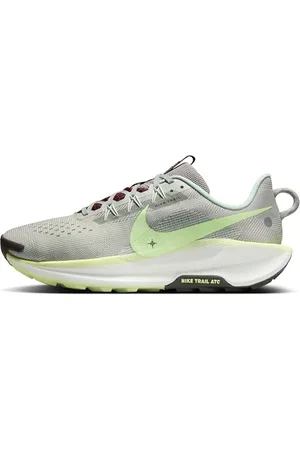 Nike Pegasus Trail 5, Sneaker Uomo, Light Silver/Barely Volt-College Grey, 42 EU