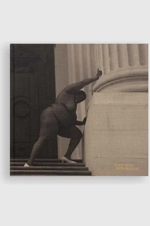 Inne Libro White Shoes by Nona Faustine, English