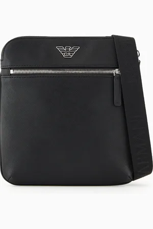Emporio Armani Tracolla piatta in pelle rigenerata saffiano placchetta aquila ASV
