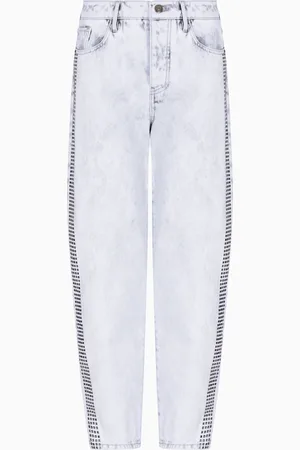 Armani Exchange Jeans carrot fit in denim rigido con borchie