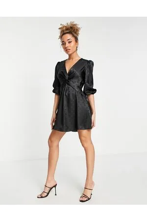 River Island Vestito corto da giorno in raso jacquard a pois con incrocio sul davanti