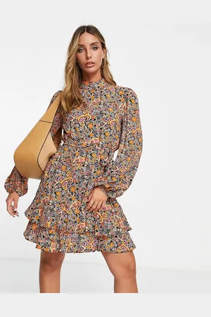 River Island Vestito corto nero a fiori con cintura