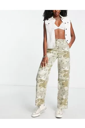 Topshop Pantaloni multitasche dritti a vita alta con stampa mimetica kaki