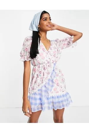 Miss Selfridge Vestito corto in chiffon a quadretti misti con fondo a volant