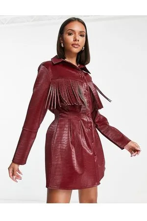 Missguided Vestito chemisier corto in pelle sintetica bordeaux effetto coccodrillo con frange