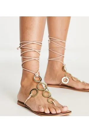 ASOS Faliraki - Sandali a pianta larga in pelle beige allacciati alla caviglia con dettagli ad anello