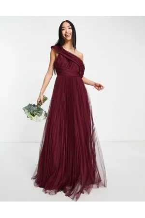 ASOS Vestito lungo da damigella in tulle bordeaux con gonna a pieghe e spalle scoperte