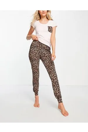 Lipsy London Pigiama con T-shirt e pantaloni con stampa animalier