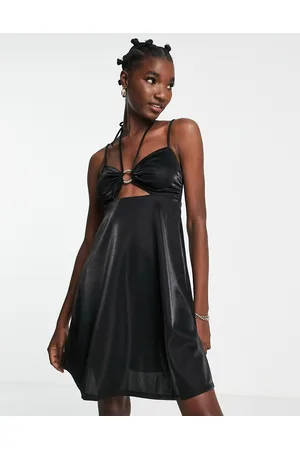 River Island Vestito corto in raso con spalline sottili e anello