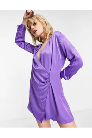 Bershka Vestito in raso lilla con incrocio sul davanti