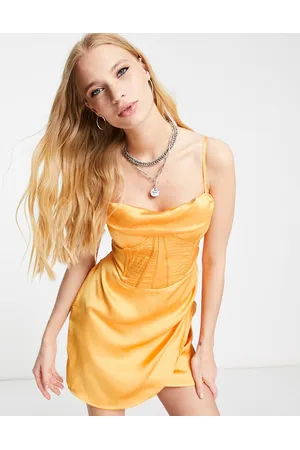 Bershka Vestito corto con dettaglio a corsetto in raso tenue
