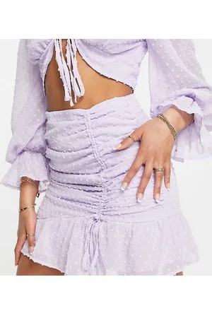 Missguided Minigonna in plumetis lilla con dettaglio arricciato in coordinato
