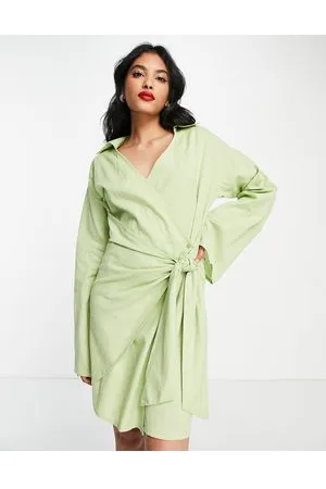 Pretty Lavish Vestito corto a portafoglio con colletto