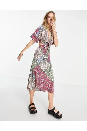 VIOLET ROMANCE Vestito midi con cut-out e laccetti sul davanti con stampa patchwork