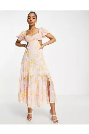 Miss Selfridge Vestitino lungo a balze in chiffon arancione con stampa tropicale e schiena scoperta