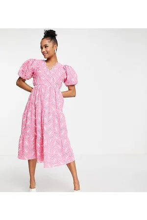 Miss Selfridge Petite - Vestito midi avvolgente in pizzo sangallo acceso