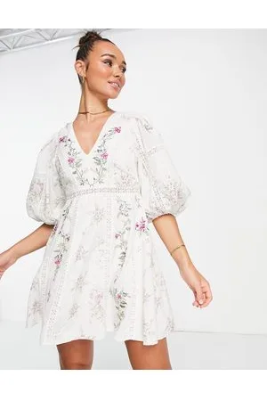 ASOS Vestito corto color crema a fiori ricamati con inserti in pizzo