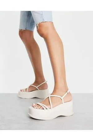 Stradivarius Sandali color crema con fascette sottili e suola flatform