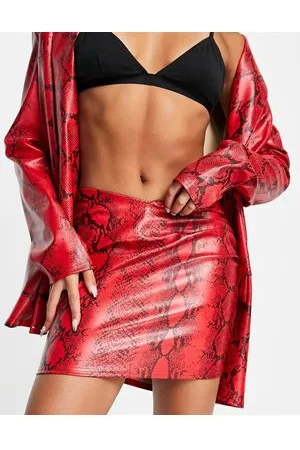 Fashionkilla Minigonna in pelle sintetica rossa pitonata in coordinato