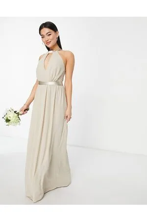 TFNC Vestito lungo da damigella con dettaglio sul retro e gonna arricciata color caffellatte