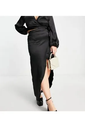Flounce London Gonna lunga a vita alta in raso con spacco in coordinato