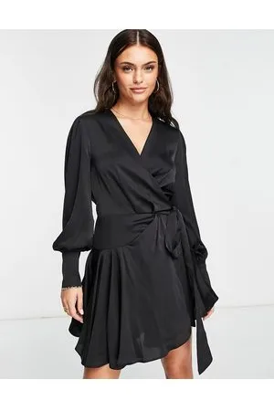 Glamorous Vestito avvolgente in rasatello con volant