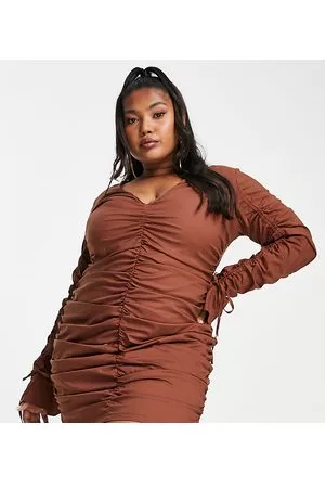 Simmi London Simmi Plus - Vestito corto arricciato color cioccolato con cut-out e maniche lunghe