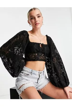 Love Triangle Top milkmaid in pizzo con maniche a sbuffo in coordinato