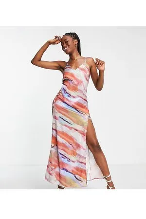 In The Style Esclusiva x Yasmin Devonport - Vestito lungo con scollo profondo e stampa astratta
