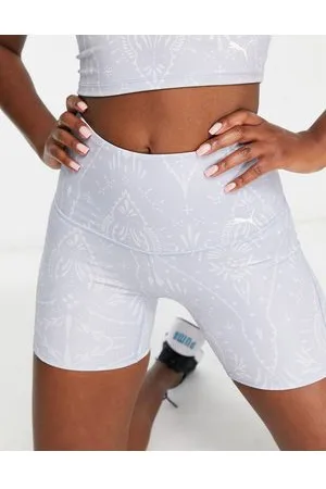 PUMA Yoga Studio - Pantaloncini stampati da 5"