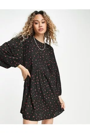 Daisy Street Vestito grembiule corto comodo rosso a fiorellini rossi anni 