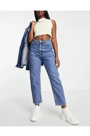 Monki Jeans dritti slavato con orsetto ricamato sulla tasca