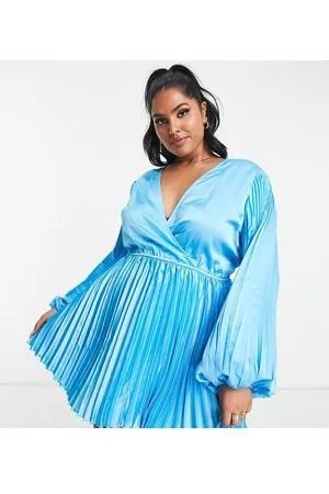 In The Style Esclusiva x Billie Faiers - Vestito skater corto a pieghe con cintura