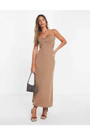 Pretty Lavish Vestito con gonna al polpaccio e scollo ad anello color caffè con spallina doppia aperto dietro