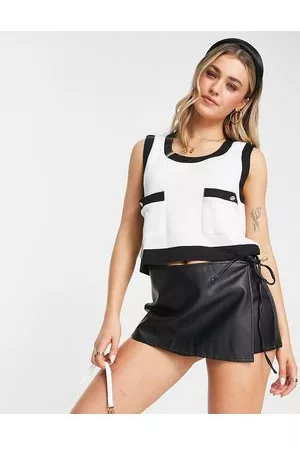 Urban Revivo Crop top nero e bianco con bordi a contrasto