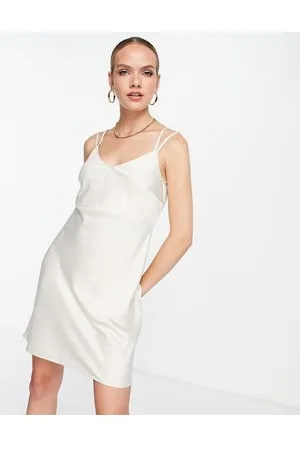 River Island Vestito sottoveste corto in raso beige con spalline sottili