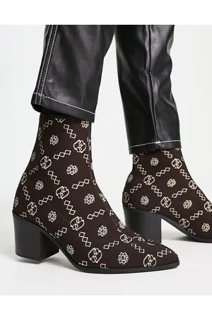 ASOS Stivali Chelsea con tacco in maglia con monogramma e suola nera