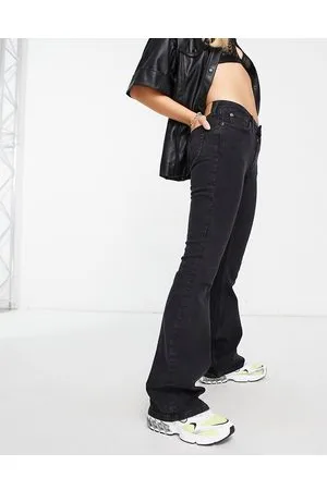 Weekday Flame - Jeans a zampa a vita bassa neri con cuciture a vista