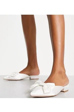 Be Mine Wide Fit Be Mine - Scarpe basse da sposa a pianta larga aperte dietro in raso avorio con fiocco