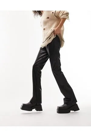 Topshop Pantaloni a zampa in pelle sintetica nera con tasche a filetto